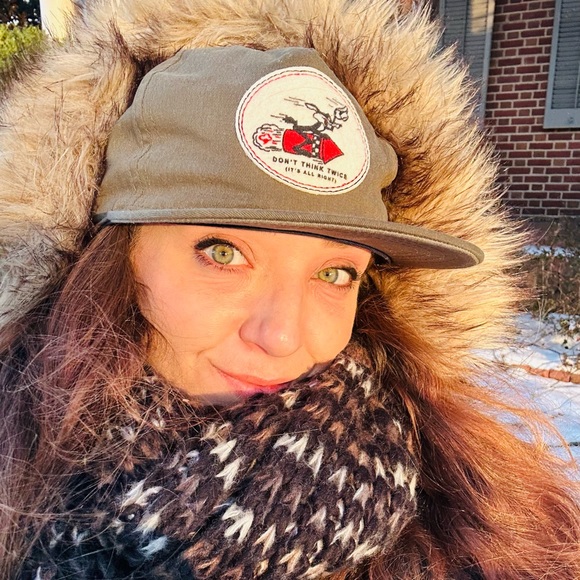 Meet your Posher, Laura - Picture 2 of 5